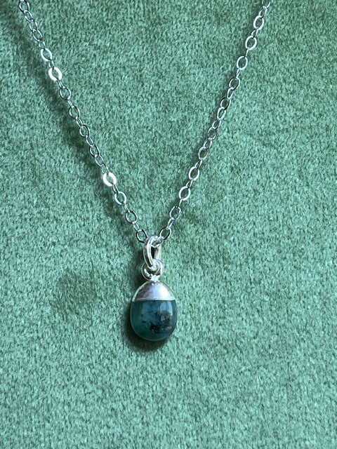 Emerald Tumblestone Pedant
